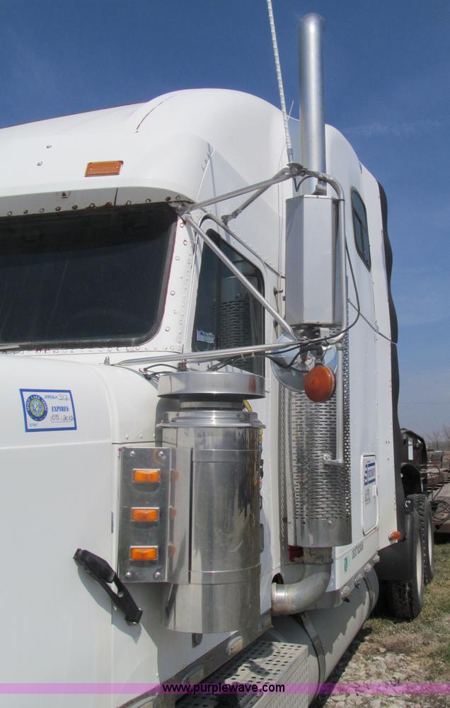 image for item E5967 1999 Freightliner Classic XL semi truck