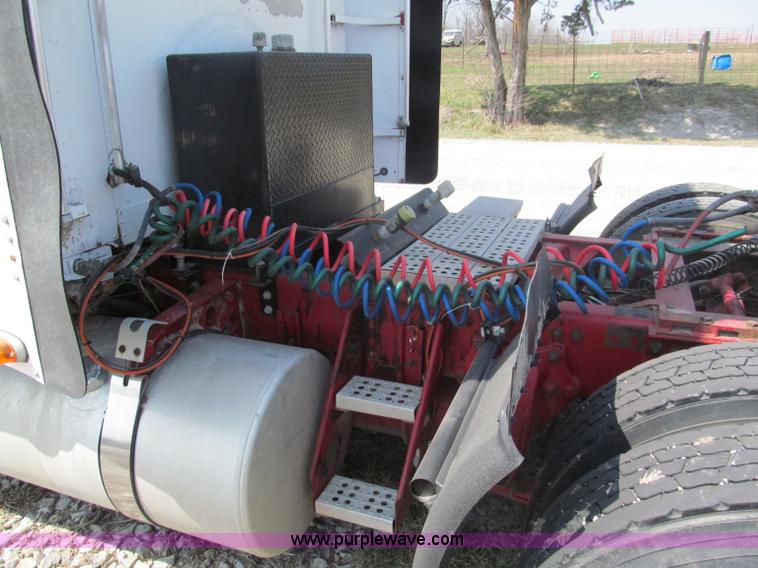 image for item E5967 1999 Freightliner Classic XL semi truck