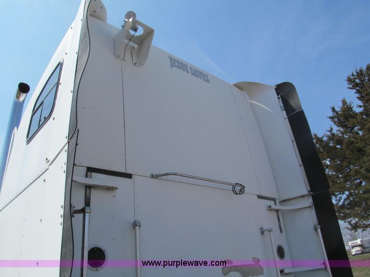 image for item E5967 1999 Freightliner Classic XL semi truck