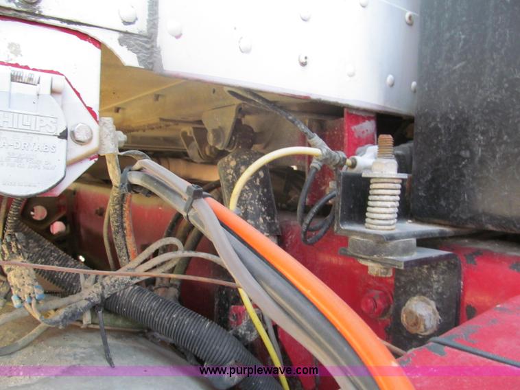 image for item E5967 1999 Freightliner Classic XL semi truck