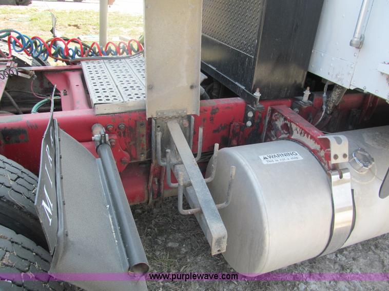 image for item E5967 1999 Freightliner Classic XL semi truck