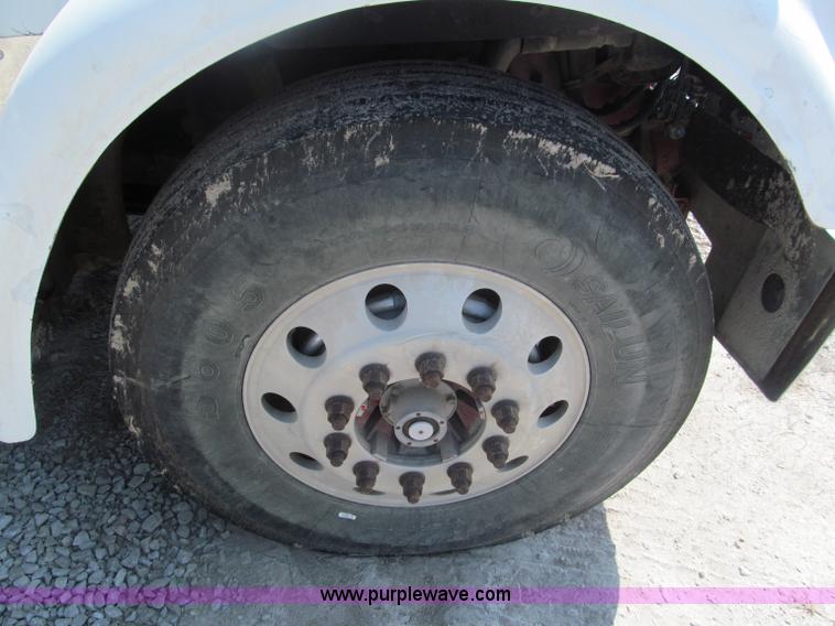 image for item E5967 1999 Freightliner Classic XL semi truck