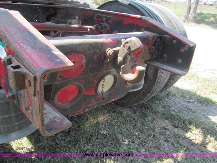 image for item E5967 1999 Freightliner Classic XL semi truck