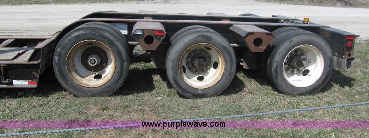 image for item E5968 1998 Fontaine 55 ton triple axel detach lowboy trailer