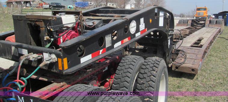 image for item E5968 1998 Fontaine 55 ton triple axel detach lowboy trailer
