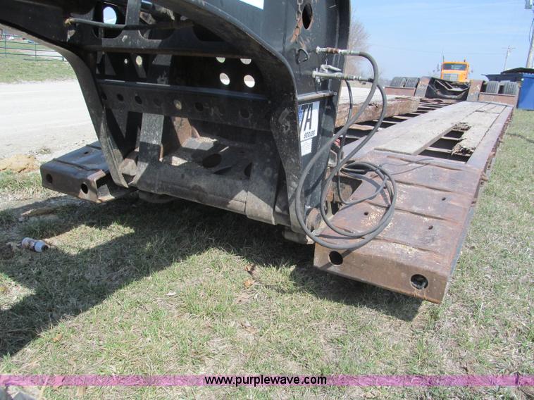 image for item E5968 1998 Fontaine 55 ton triple axel detach lowboy trailer