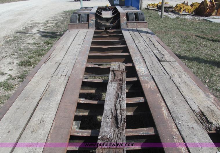 image for item E5968 1998 Fontaine 55 ton triple axel detach lowboy trailer