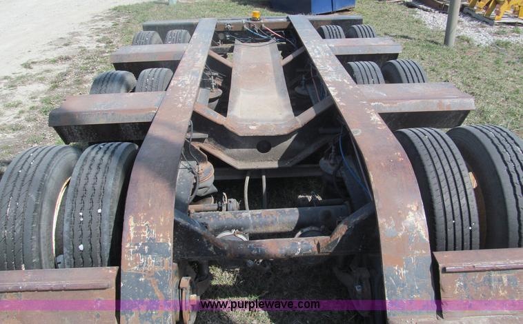 image for item E5968 1998 Fontaine 55 ton triple axel detach lowboy trailer