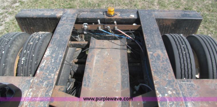 image for item E5968 1998 Fontaine 55 ton triple axel detach lowboy trailer