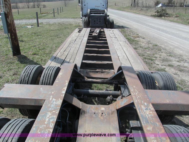 image for item E5968 1998 Fontaine 55 ton triple axel detach lowboy trailer