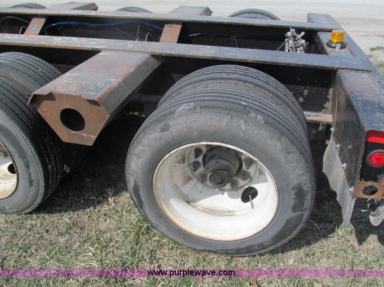 image for item E5968 1998 Fontaine 55 ton triple axel detach lowboy trailer