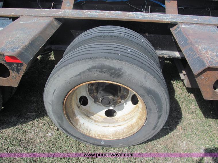 image for item E5968 1998 Fontaine 55 ton triple axel detach lowboy trailer