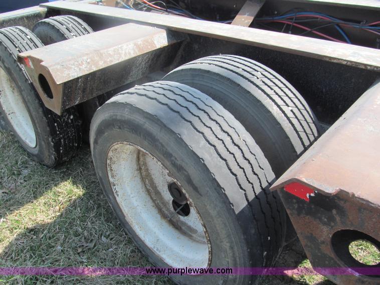 image for item E5968 1998 Fontaine 55 ton triple axel detach lowboy trailer