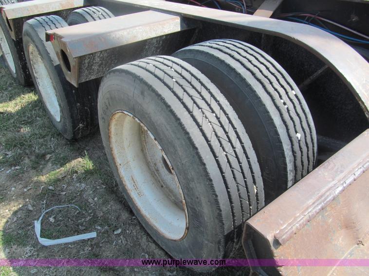 image for item E5968 1998 Fontaine 55 ton triple axel detach lowboy trailer