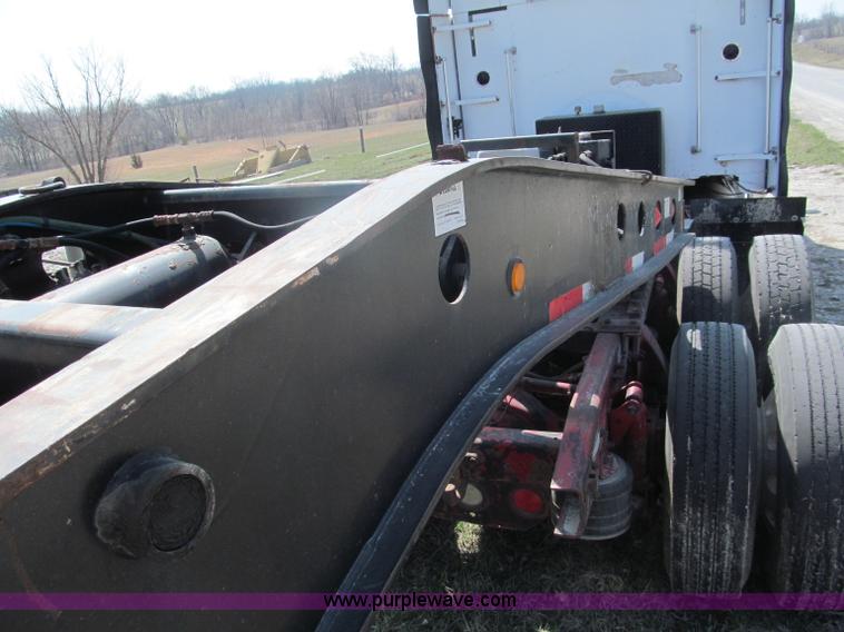 image for item E5968 1998 Fontaine 55 ton triple axel detach lowboy trailer