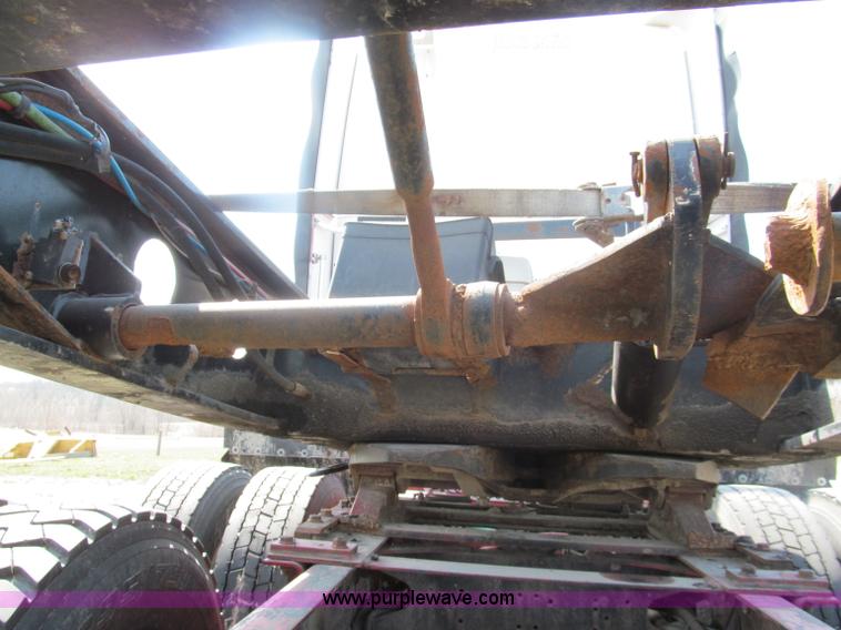 image for item E5968 1998 Fontaine 55 ton triple axel detach lowboy trailer