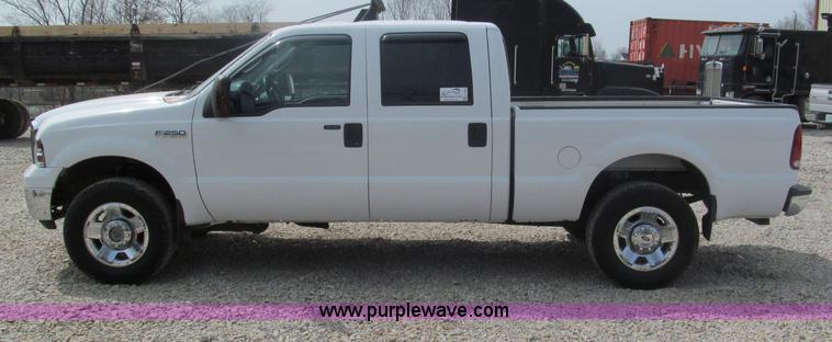 image for item E5972 2006 Ford F250 Super Duty XLT Crew Cab pickup truck