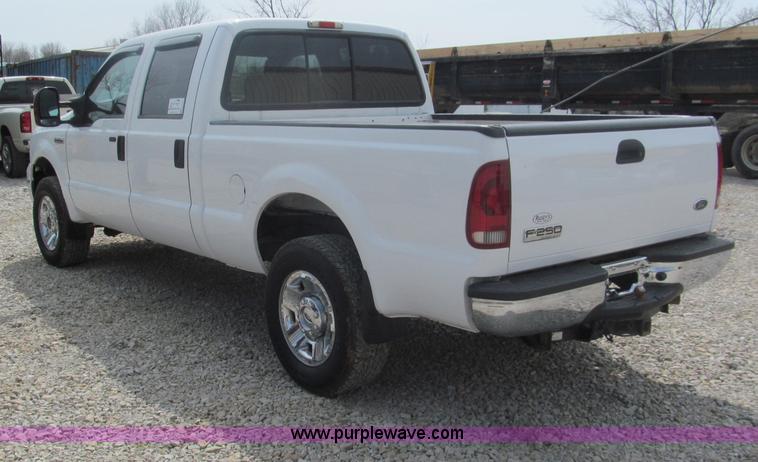 image for item E5972 2006 Ford F250 Super Duty XLT Crew Cab pickup truck