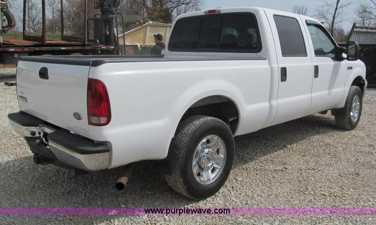image for item E5972 2006 Ford F250 Super Duty XLT Crew Cab pickup truck