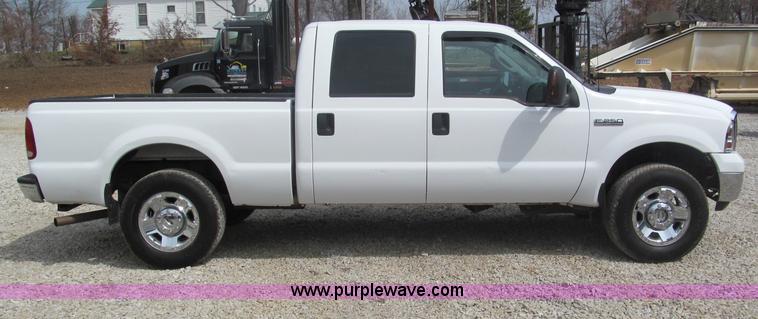 image for item E5972 2006 Ford F250 Super Duty XLT Crew Cab pickup truck