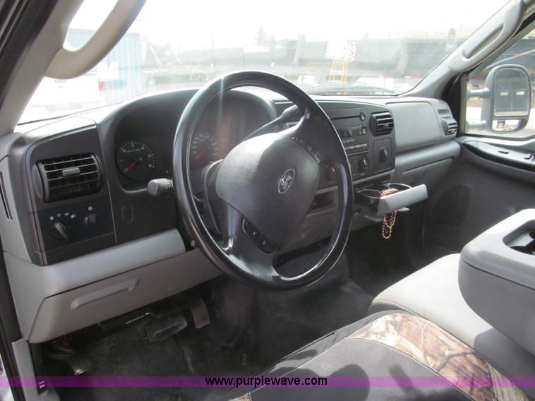 image for item E5972 2006 Ford F250 Super Duty XLT Crew Cab pickup truck