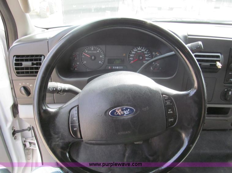 image for item E5972 2006 Ford F250 Super Duty XLT Crew Cab pickup truck