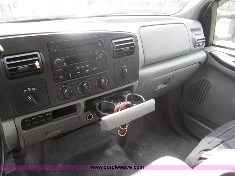 image for item E5972 2006 Ford F250 Super Duty XLT Crew Cab pickup truck