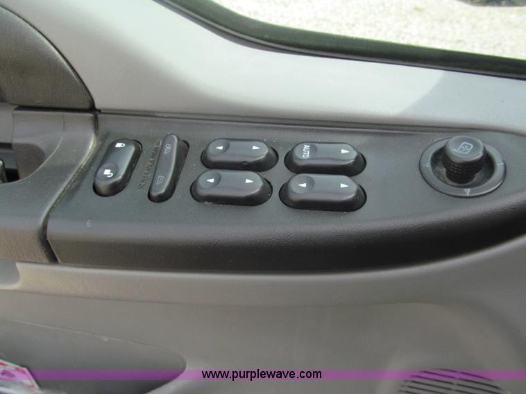 image for item E5972 2006 Ford F250 Super Duty XLT Crew Cab pickup truck