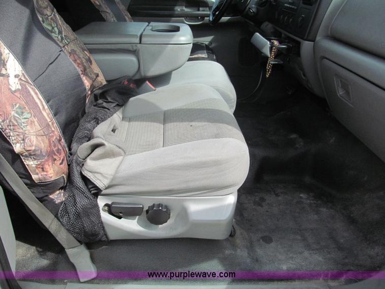 image for item E5972 2006 Ford F250 Super Duty XLT Crew Cab pickup truck