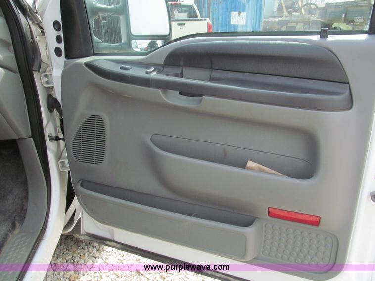 image for item E5972 2006 Ford F250 Super Duty XLT Crew Cab pickup truck