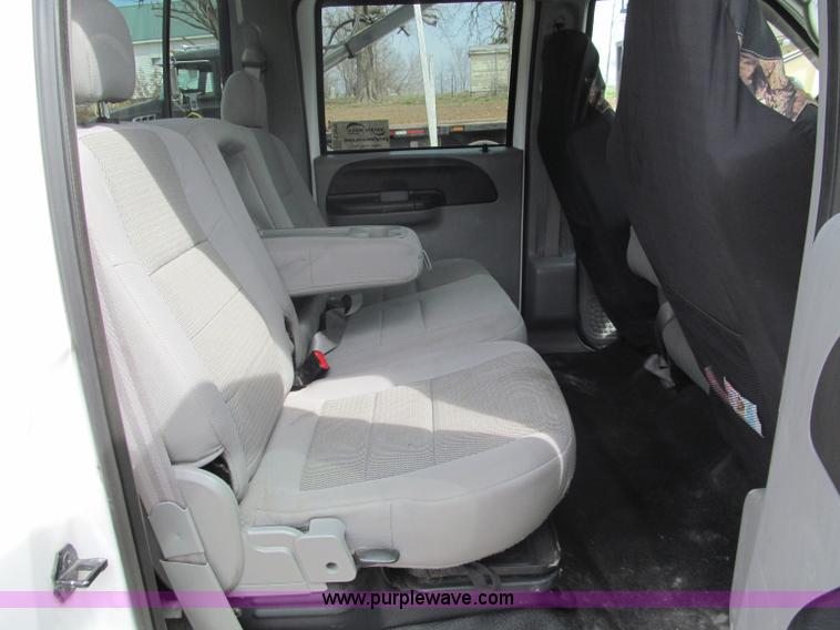 image for item E5972 2006 Ford F250 Super Duty XLT Crew Cab pickup truck