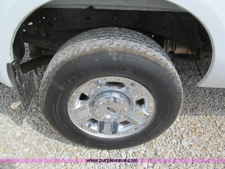 image for item E5972 2006 Ford F250 Super Duty XLT Crew Cab pickup truck