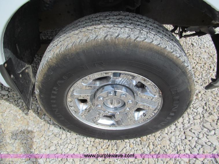 image for item E5972 2006 Ford F250 Super Duty XLT Crew Cab pickup truck