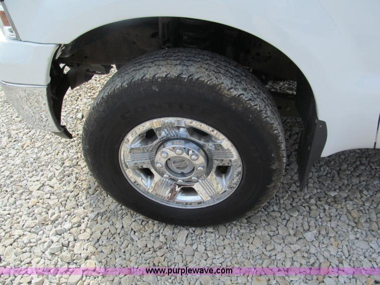 image for item E5972 2006 Ford F250 Super Duty XLT Crew Cab pickup truck