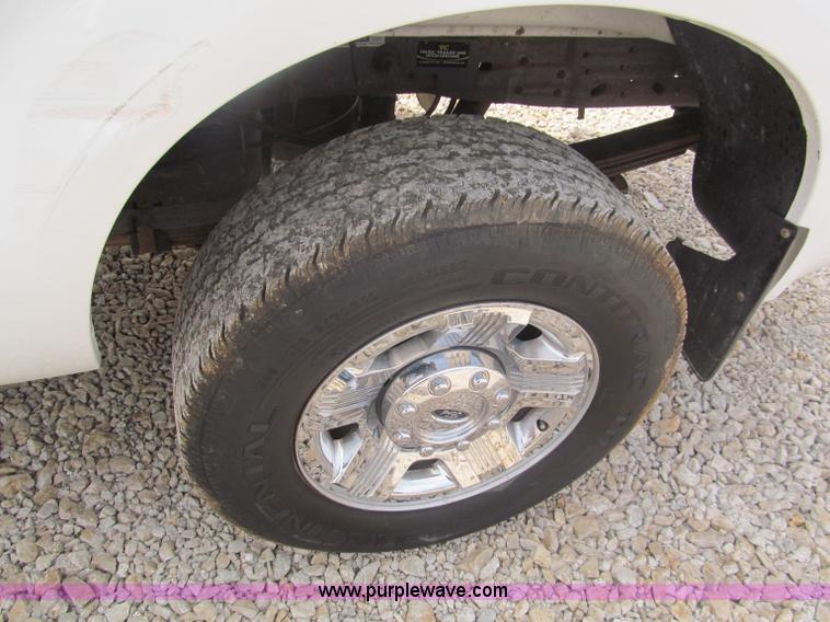 image for item E5972 2006 Ford F250 Super Duty XLT Crew Cab pickup truck