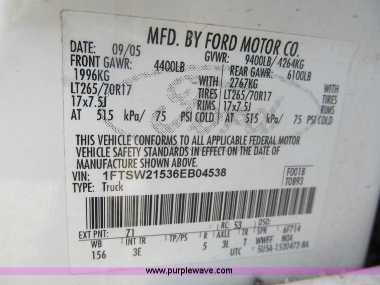 image for item E5972 2006 Ford F250 Super Duty XLT Crew Cab pickup truck