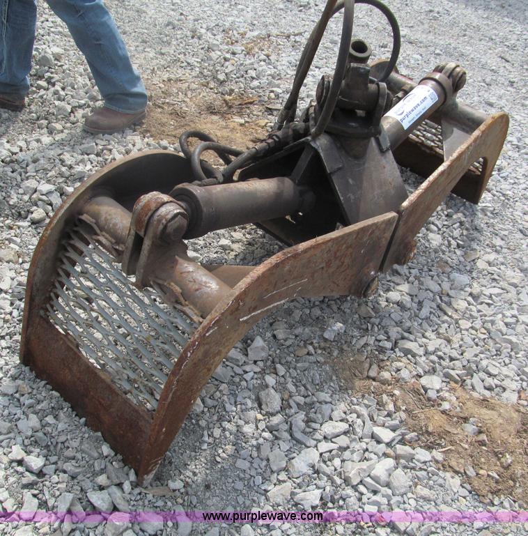 image for item E5978 Prentice P-33 grapple bucket