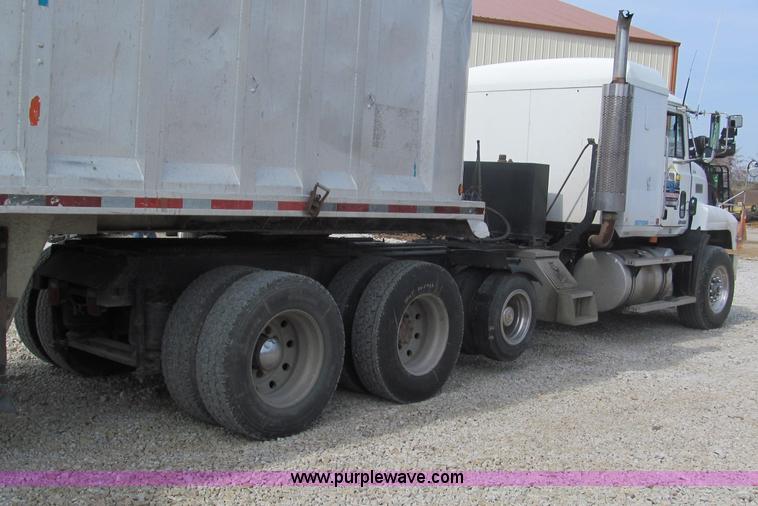 image for item E5979 1997 Mack CH613 semi truck