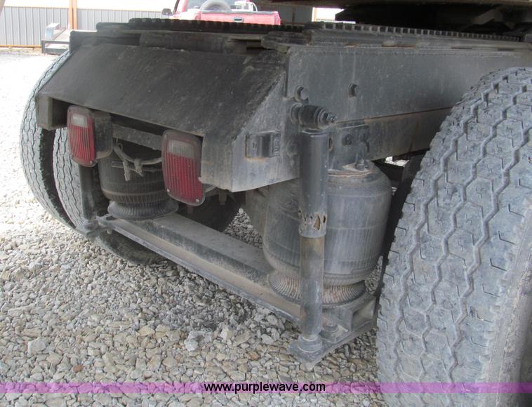 image for item E5979 1997 Mack CH613 semi truck