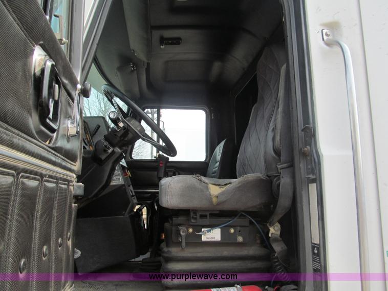 image for item E5979 1997 Mack CH613 semi truck