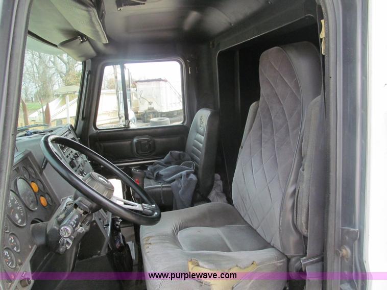 image for item E5979 1997 Mack CH613 semi truck