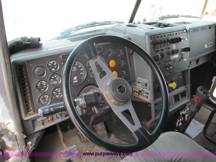 image for item E5979 1997 Mack CH613 semi truck