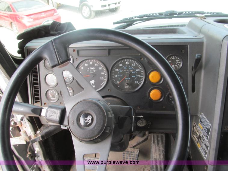 image for item E5979 1997 Mack CH613 semi truck