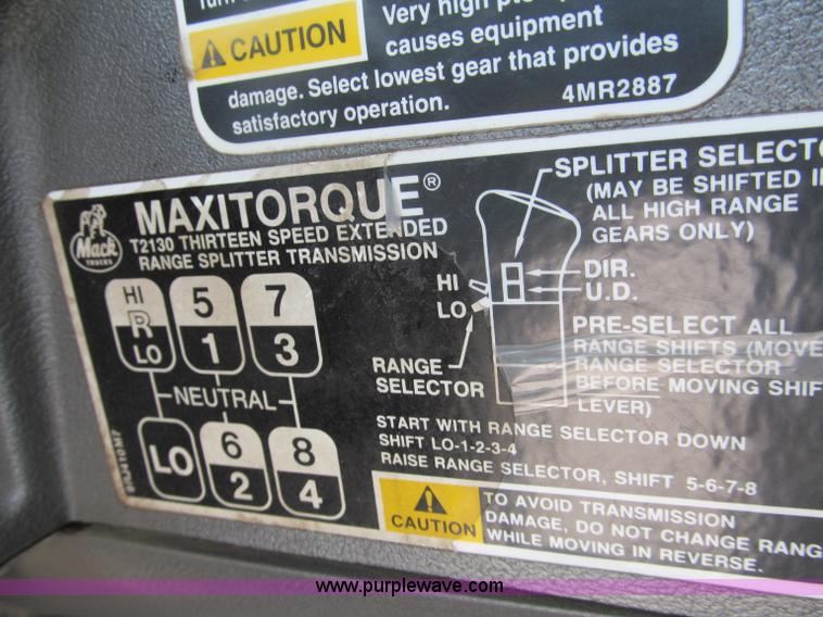 image for item E5979 1997 Mack CH613 semi truck