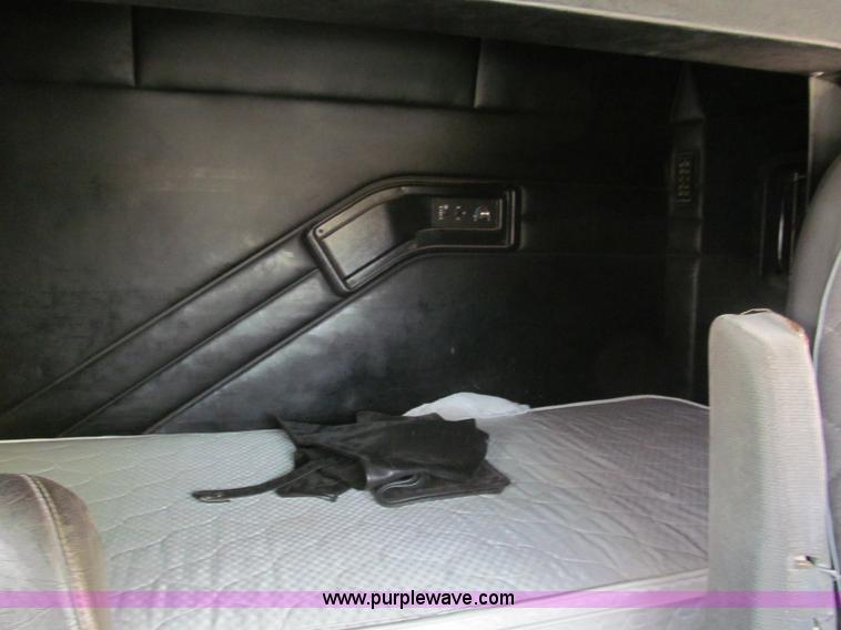 image for item E5979 1997 Mack CH613 semi truck