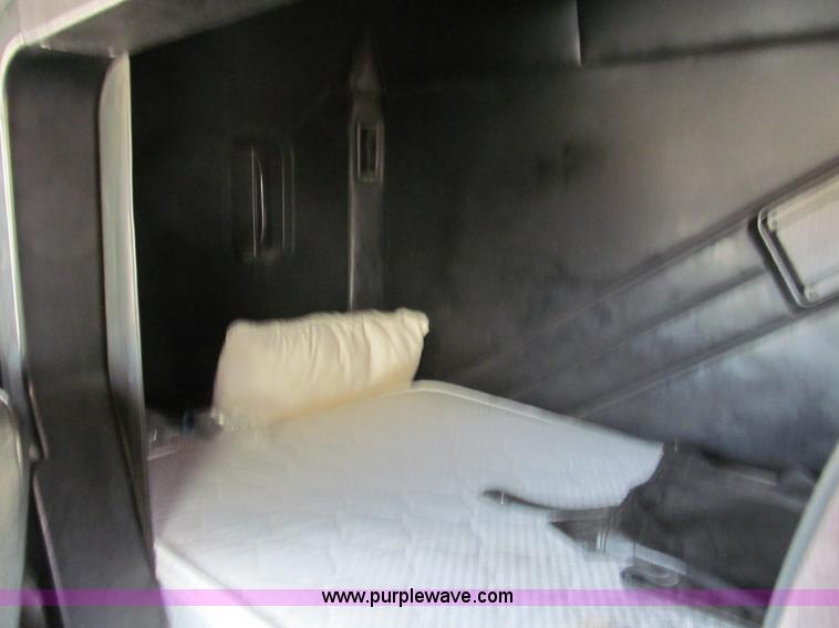 image for item E5979 1997 Mack CH613 semi truck