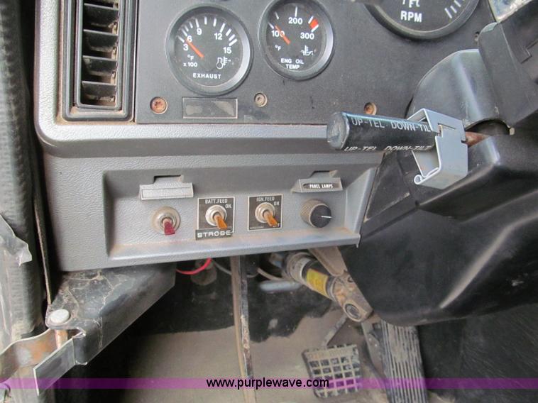 image for item E5979 1997 Mack CH613 semi truck