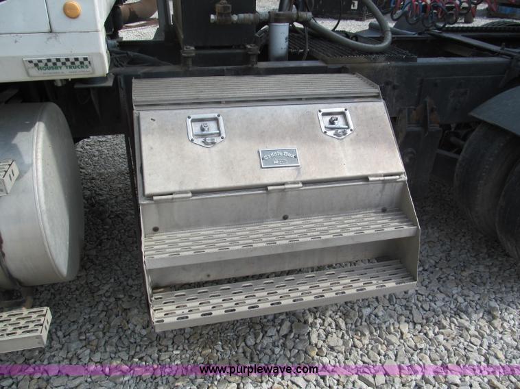 image for item E5979 1997 Mack CH613 semi truck