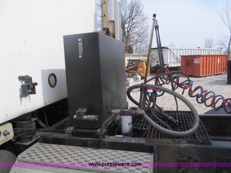 image for item E5979 1997 Mack CH613 semi truck