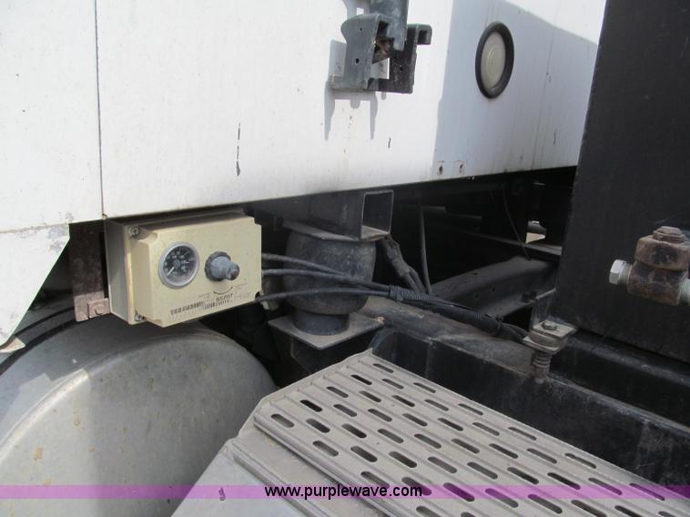 image for item E5979 1997 Mack CH613 semi truck